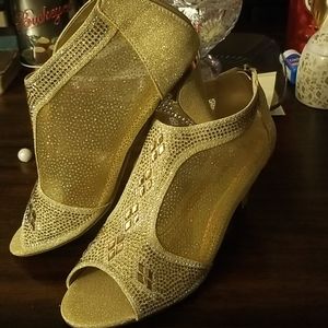 Women Shoes size (11 M)